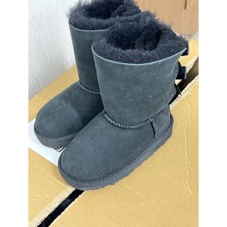 アグ(UGG)のUGGキッズムートンブーツ(ブーツ)