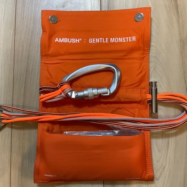 AMBUSH(アンブッシュ)のGENTLE MONSTER AMBUSH Carabiner1 01 (OR) メンズのファッション小物(サングラス/メガネ)の商品写真