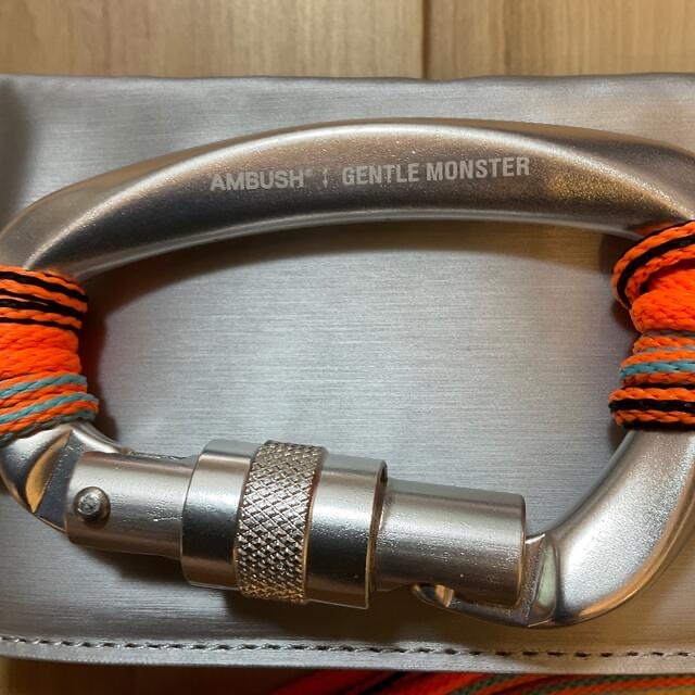 AMBUSH(アンブッシュ)のGENTLE MONSTER AMBUSH Carabiner1 01 (OR) メンズのファッション小物(サングラス/メガネ)の商品写真