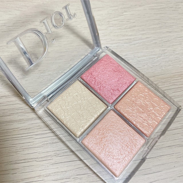 Dior(ディオール)のディオール バックステージフェイスグロウパレット 004 コスメ/美容のベースメイク/化粧品(フェイスカラー)の商品写真