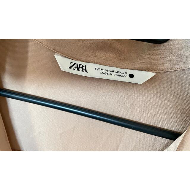 ZARA(ザラ)のピンクシャンパン　シャツ レディースのトップス(シャツ/ブラウス(半袖/袖なし))の商品写真