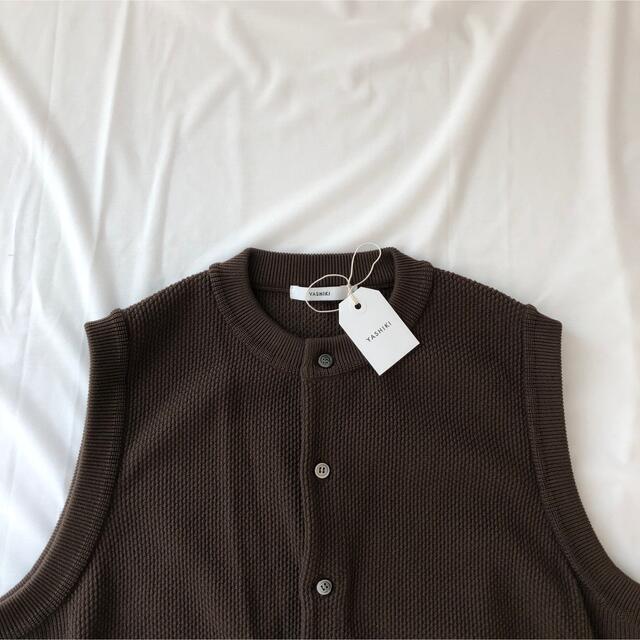 COMOLI(コモリ)の【YASHIKI】Tsukushi Knit Vest（BROWN） メンズのトップス(ニット/セーター)の商品写真
