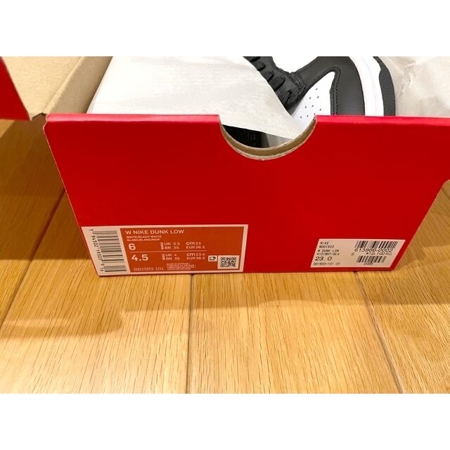 NIKE(ナイキ)の新品未使用 ナイキ ダンクロー 23cm  ホワイト ブラック  パンダ 白黒 レディースの靴/シューズ(スニーカー)の商品写真