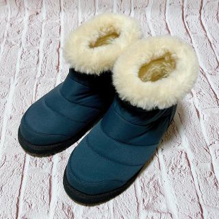 ベアパウ(BEARPAW)の【極美品】BEARPAW ベアパウ ショート ブーツ ファー ネイビー 23.0(ブーツ)