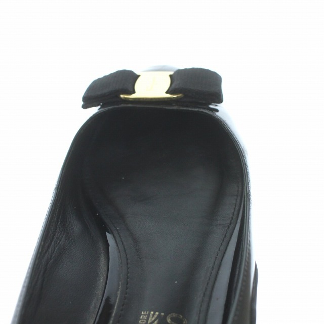 Salvatore Ferragamo(サルヴァトーレフェラガモ)のサルヴァトーレフェラガモ フラットシューズ ヴァラ 7.5D 25cm 黒 レディースの靴/シューズ(バレエシューズ)の商品写真