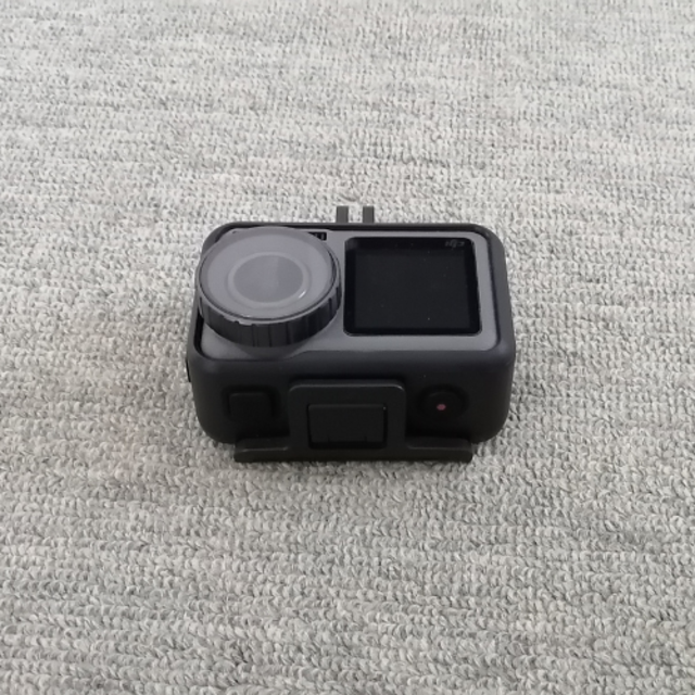 【美品】DJI OSMO ACTION オズモ アクション／ネックマウント付属 スマホ/家電/カメラのカメラ(ビデオカメラ)の商品写真