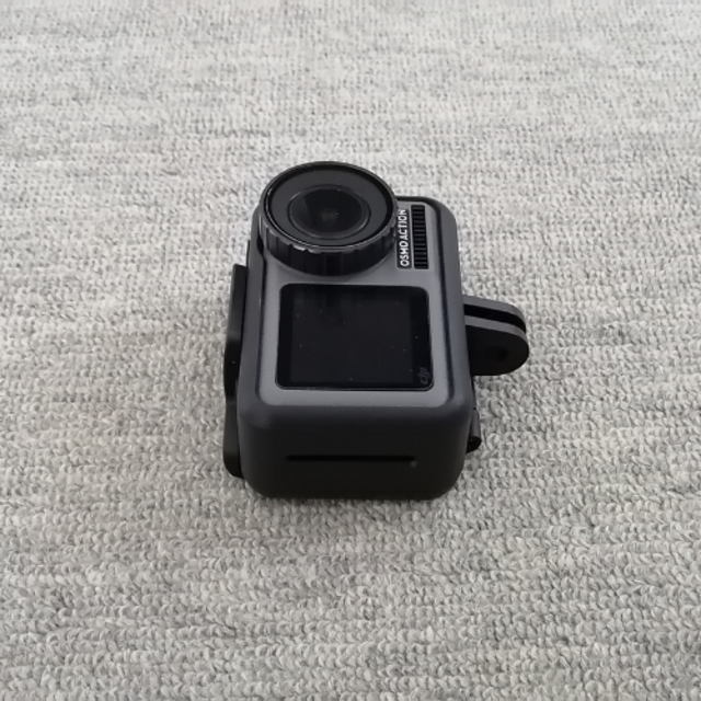 【美品】DJI OSMO ACTION オズモ アクション／ネックマウント付属 スマホ/家電/カメラのカメラ(ビデオカメラ)の商品写真