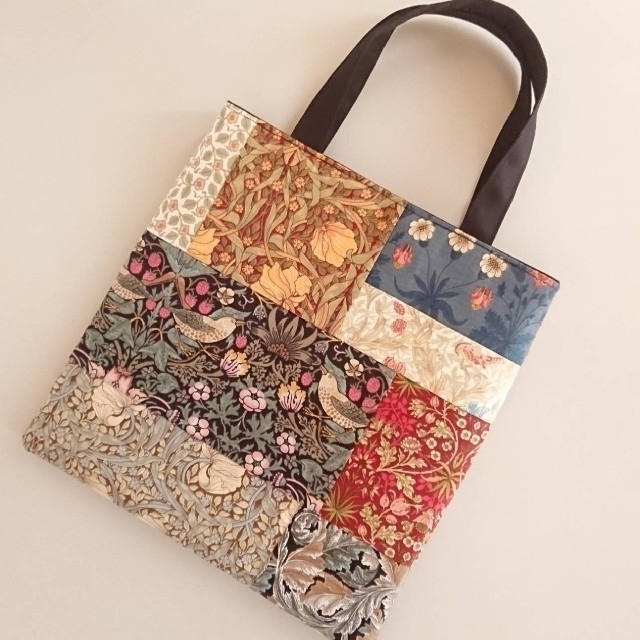 M☆ウィリアムモリスのぺたんこバッグhandmade 両面パッチワーク【 17】 M☆ウィリアムモリスのぺたんこバッグhandmade 両面パッチワーク【 17】
