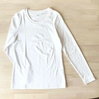 ユニクロ(UNIQLO)のユニクロ　スムースストレッチコットンクルーネックT 長袖　白(Tシャツ(長袖/七分))