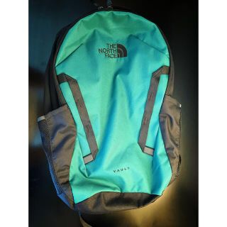 ザノースフェイス(THE NORTH FACE)のノースフェイスnorth face リュック　VAULT グリーン(バッグパック/リュック)