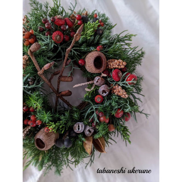 真冬の贈り物 アイアンベルが鳴る 針葉樹と実物たちの クリスマス リース ハンドメイドのフラワー/ガーデン(ドライフラワー)の商品写真