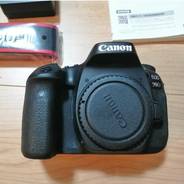 Canon(キヤノン)のキャノン　Canon　EOS　90D　ボディ　説明書　ストラップ スマホ/家電/カメラのカメラ(デジタル一眼)の商品写真