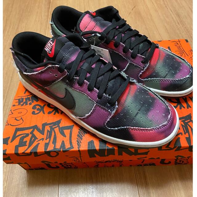 NIKE(ナイキ)のNike Dunk Low Graffiti  Pink Black ダンクロー メンズの靴/シューズ(スニーカー)の商品写真