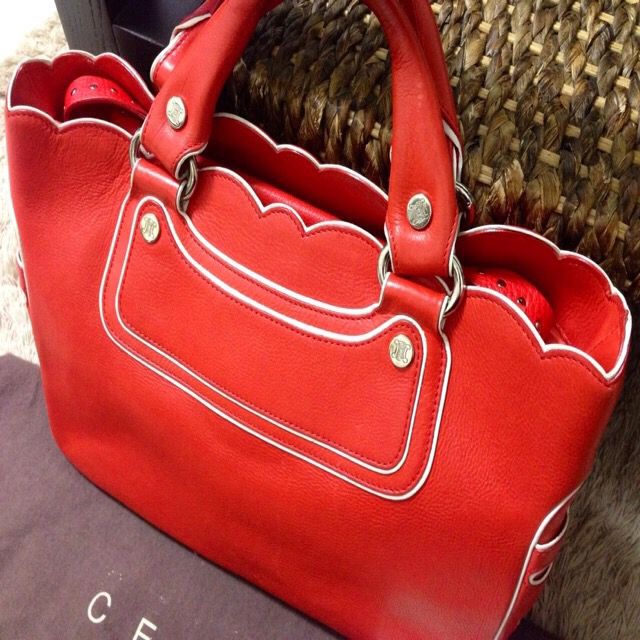 celine(セリーヌ)の【限定品♡】CELINE セリーヌ  ブギーバッグ  赤レザー レディースのバッグ(ハンドバッグ)の商品写真