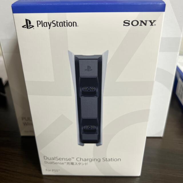 ps5 dualsense charging station 充電スタンド エンタメ/ホビーのゲームソフト/ゲーム機本体(その他)の商品写真