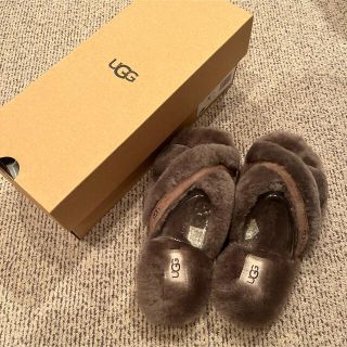 UGG アベラ　ファーサンダル(サンダル)