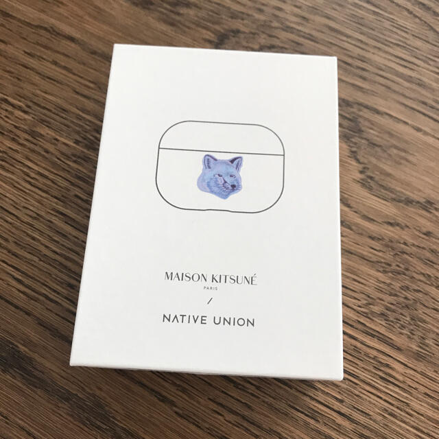 MAISON KITSUNE'(メゾンキツネ)のMAISON KITSUNE FOX AirPods Proケース スマホ/家電/カメラのスマホアクセサリー(モバイルケース/カバー)の商品写真