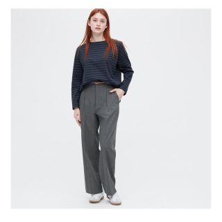 ユニクロ(UNIQLO)のタックワイドパンツ(カジュアルパンツ)