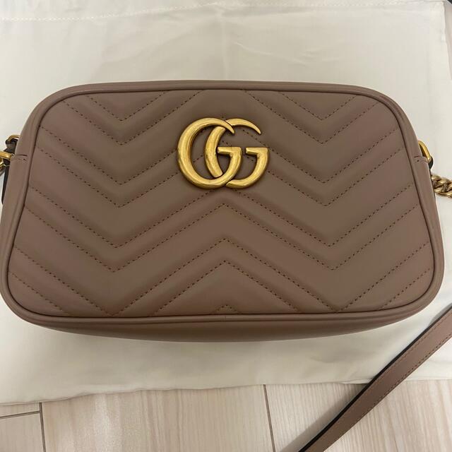 Gucci(グッチ)のGUCCI GGマーモント キルティング スモール ショルダーバッグ レディースのバッグ(ショルダーバッグ)の商品写真