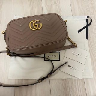 GUCCI GGマーモント キルティング スモール ショルダーバッグ