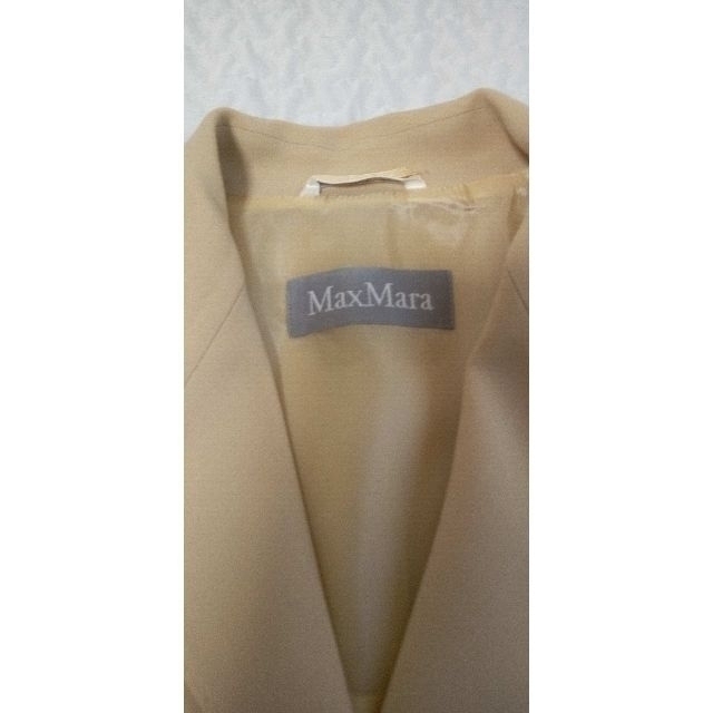 Max Mara(マックスマーラ)のプール様専用　マックスマーラ　ベージュ　テーラードカラースーツ　美品 レディースのフォーマル/ドレス(スーツ)の商品写真