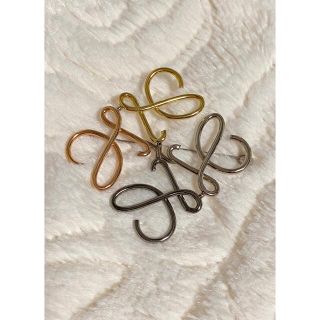 LOEWE - 【美品】ロエベ アナグラムブローチ マルチカラーの通販