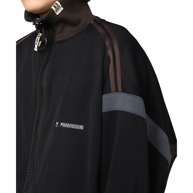 MIHARAYASUHIRO(ミハラヤスヒロ)のwide back track jacket ブラック44 メンズのトップス(ジャージ)の商品写真