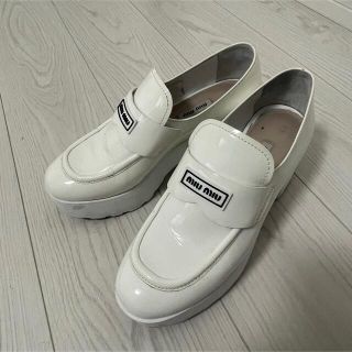 ミュウミュウ ローファー/革靴(レディース)の通販 300点以上 | miumiu ...