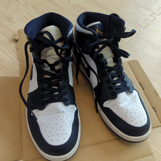 靴/シューズNIKE AIR JORDAN 1 MID