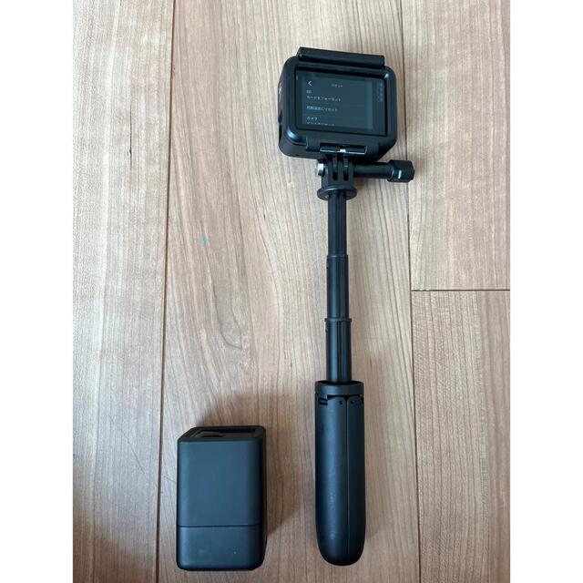 GoPro(ゴープロ)のgopro hero7 black shortyセット　予備バッテリー充電器付き スマホ/家電/カメラのカメラ(コンパクトデジタルカメラ)の商品写真