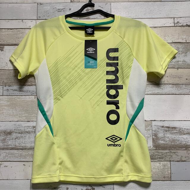 UMBRO(アンブロ)のumbroアンブロ トレーニングウェア ロゴ半袖TシャツイエローレディースS新品 スポーツ/アウトドアのトレーニング/エクササイズ(トレーニング用品)の商品写真