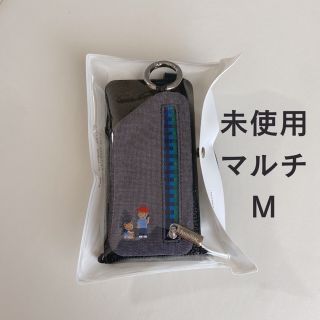 ファミリア(familiar)の新品未使用　ajew familiar マルチケース　Mサイズ　ブラック(モバイルケース/カバー)