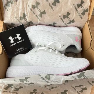 アンダーアーマー(UNDER ARMOUR)のUNDER ARMOUR 靴 スニーカー 白×グレー×ピンク 25.5㎝(スニーカー)