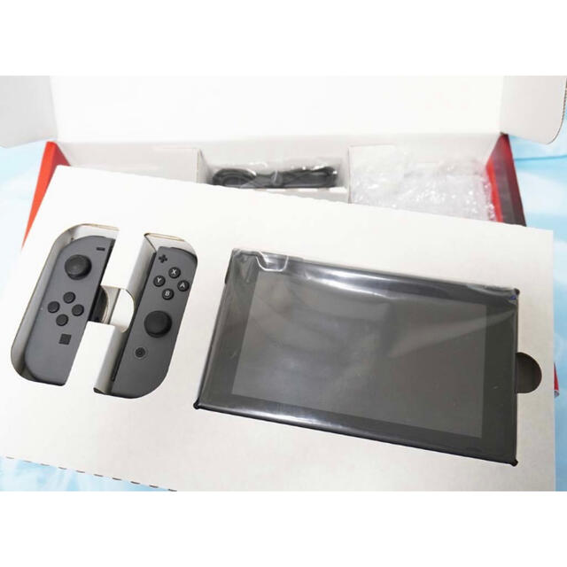 Nintendo Switch(ニンテンドースイッチ)の極美品　Nintendo Switch ニンテンドースイッチ グレー　本体 エンタメ/ホビーのゲームソフト/ゲーム機本体(家庭用ゲーム機本体)の商品写真