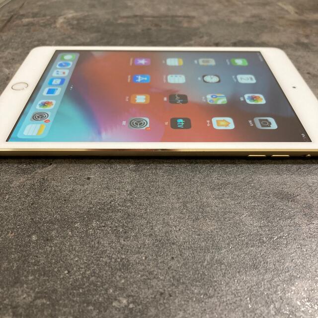 iPad(アイパッド)の48874T  iPad mini3 64GB GOLD au 中古品 スマホ/家電/カメラのPC/タブレット(タブレット)の商品写真