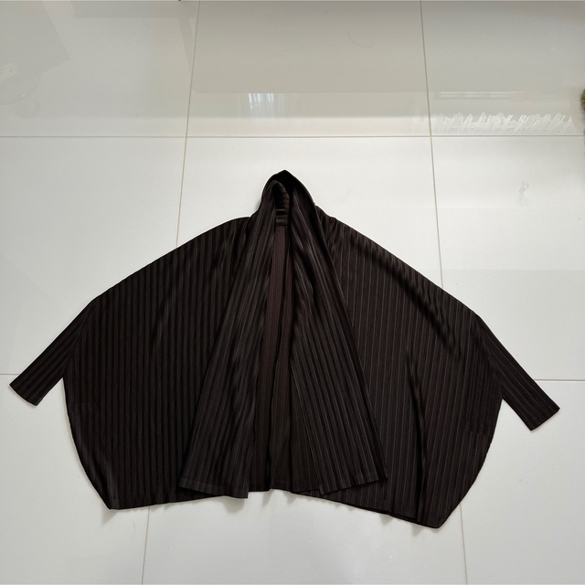 PLEATS PLEASE ISSEY MIYAKE(プリーツプリーズイッセイミヤケ)のPLEATS PLEASE   変形カーディガン レディースのトップス(カーディガン)の商品写真