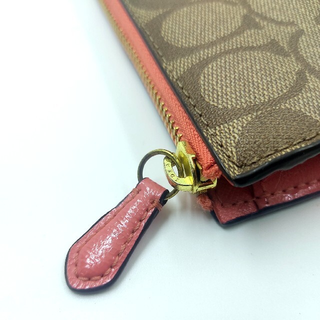 COACH(コーチ)の美品　ピンクのアクセントがかわいいCOACHの長財布 レディースのファッション小物(財布)の商品写真