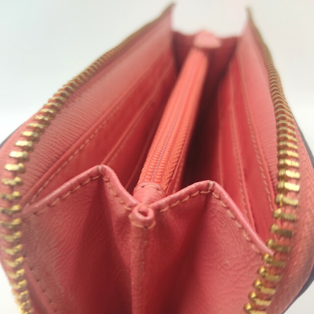 COACH(コーチ)の美品　ピンクのアクセントがかわいいCOACHの長財布 レディースのファッション小物(財布)の商品写真