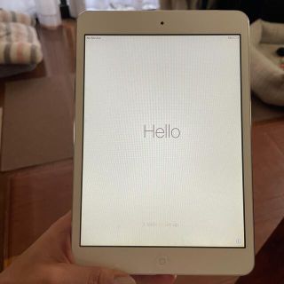 アイパッド(iPad)のiPad mini 初代　16G Cellularモデル　白(タブレット)