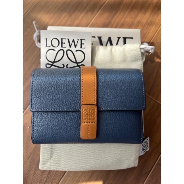 ❤購入廉価❤ LOEWE ロエベ スモールバーティカルウォレット 二つ折り財布