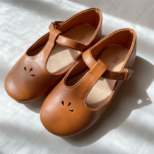 ZARA KIDS(ザラキッズ)のZARA KIDZ バックルつきバレリーナシューズ   キッズ/ベビー/マタニティのキッズ靴/シューズ(15cm~)(ローファー)の商品写真