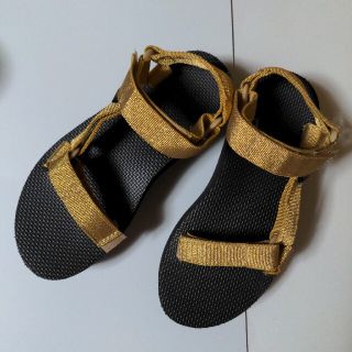 テバ(Teva)のTeVa  フラットフォームユニバーサル　厚底サンダルブラックΧゴールド23cm(サンダル)