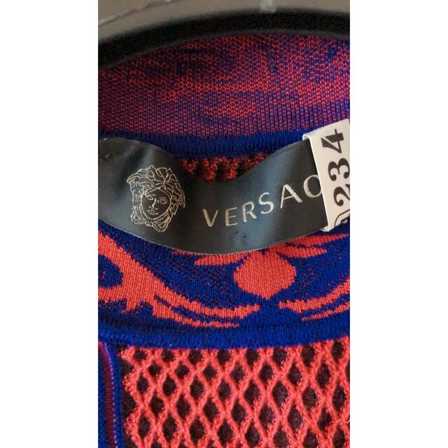 VERSACE(ヴェルサーチ)のヴェルサーチ　ニットワンピース　 レディースのワンピース(ひざ丈ワンピース)の商品写真