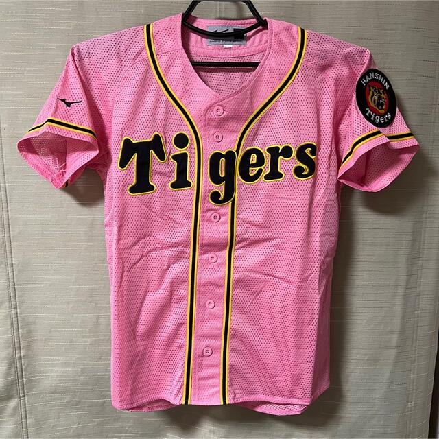 阪神タイガース - 阪神タイガース 2018年ユニフォーム ピンクの 阪神タイガース - 阪神タイガース 2018年ユニフォーム ピンクの