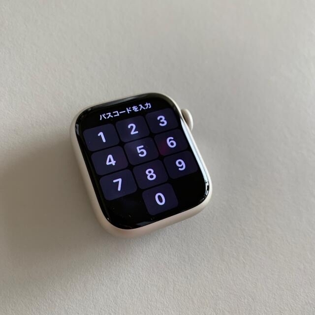 Apple Watch(アップルウォッチ)の値下げ！正規品　Apple Watch 7 41mm スターライト　GPS 本体 スマホ/家電/カメラのスマートフォン/携帯電話(その他)の商品写真