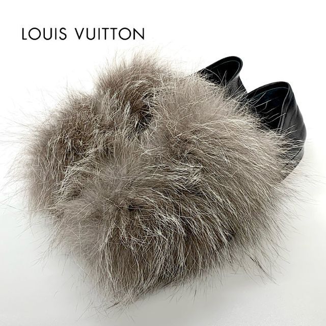 LOUIS VUITTON(ルイヴィトン)の4609 ヴィトン レザー LV ファー チェーン ローファー ブラック レディースの靴/シューズ(ローファー/革靴)の商品写真