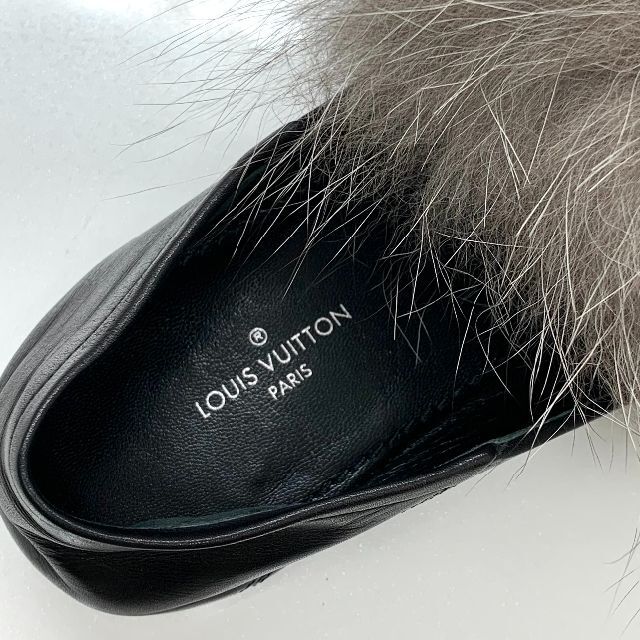 LOUIS VUITTON(ルイヴィトン)の4609 ヴィトン レザー LV ファー チェーン ローファー ブラック レディースの靴/シューズ(ローファー/革靴)の商品写真