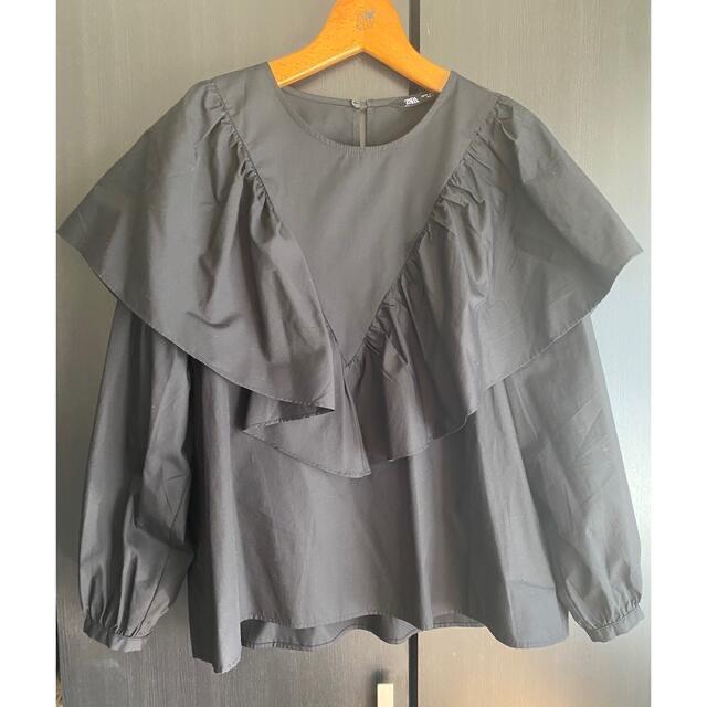 ZARA(ザラ)のZARA フリル　ブラウス レディースのトップス(シャツ/ブラウス(長袖/七分))の商品写真