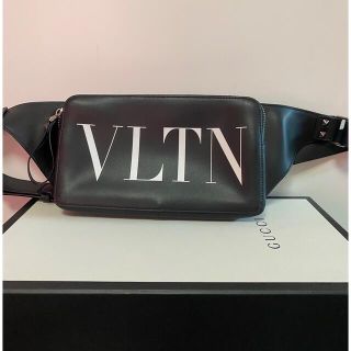 美品 VALENTINO VLTN レザー ボディバッグ ショルダーバッグ