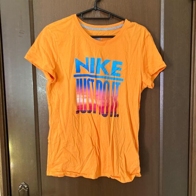 NIKE(ナイキ)のNIKE オレンジ　Tシャツ　グラデーション レディースのトップス(Tシャツ(半袖/袖なし))の商品写真